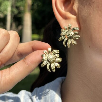 Sunlit Daisy Studs