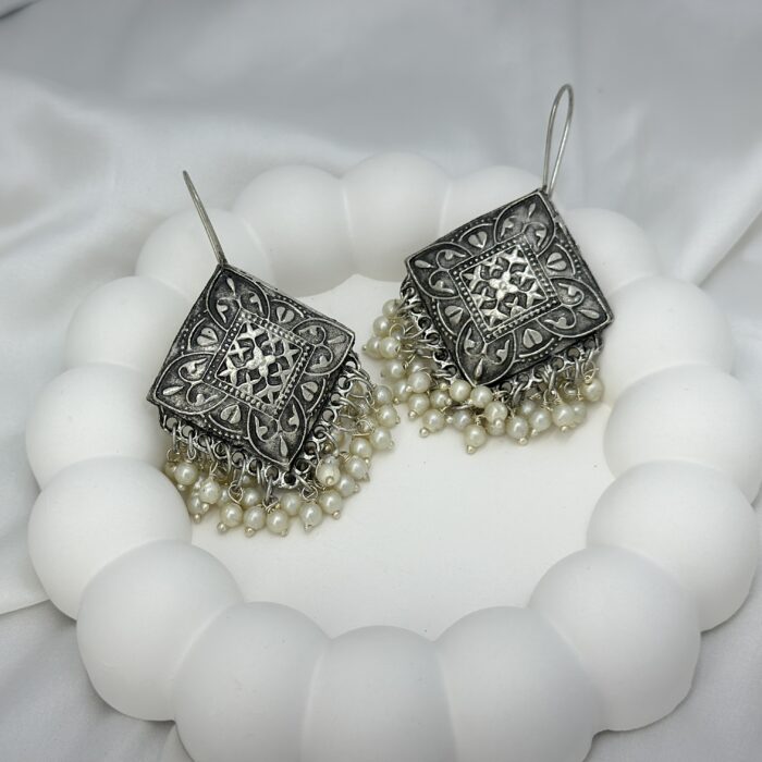 Pearl Veil Earrings - Image 4