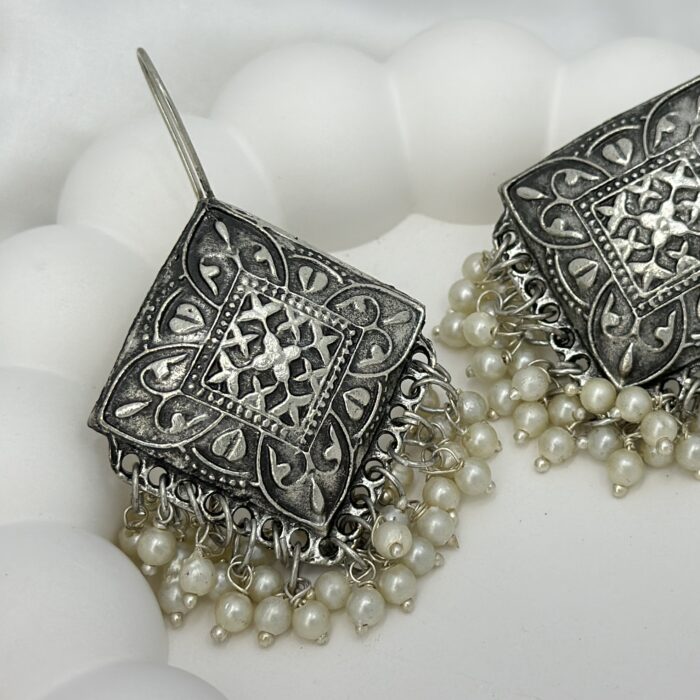 Pearl Veil Earrings - Image 5