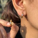 Single Stone Huggies